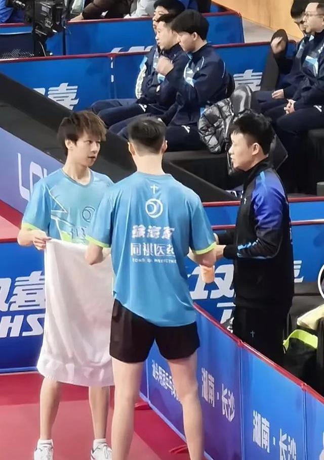 今晚足球赛现场