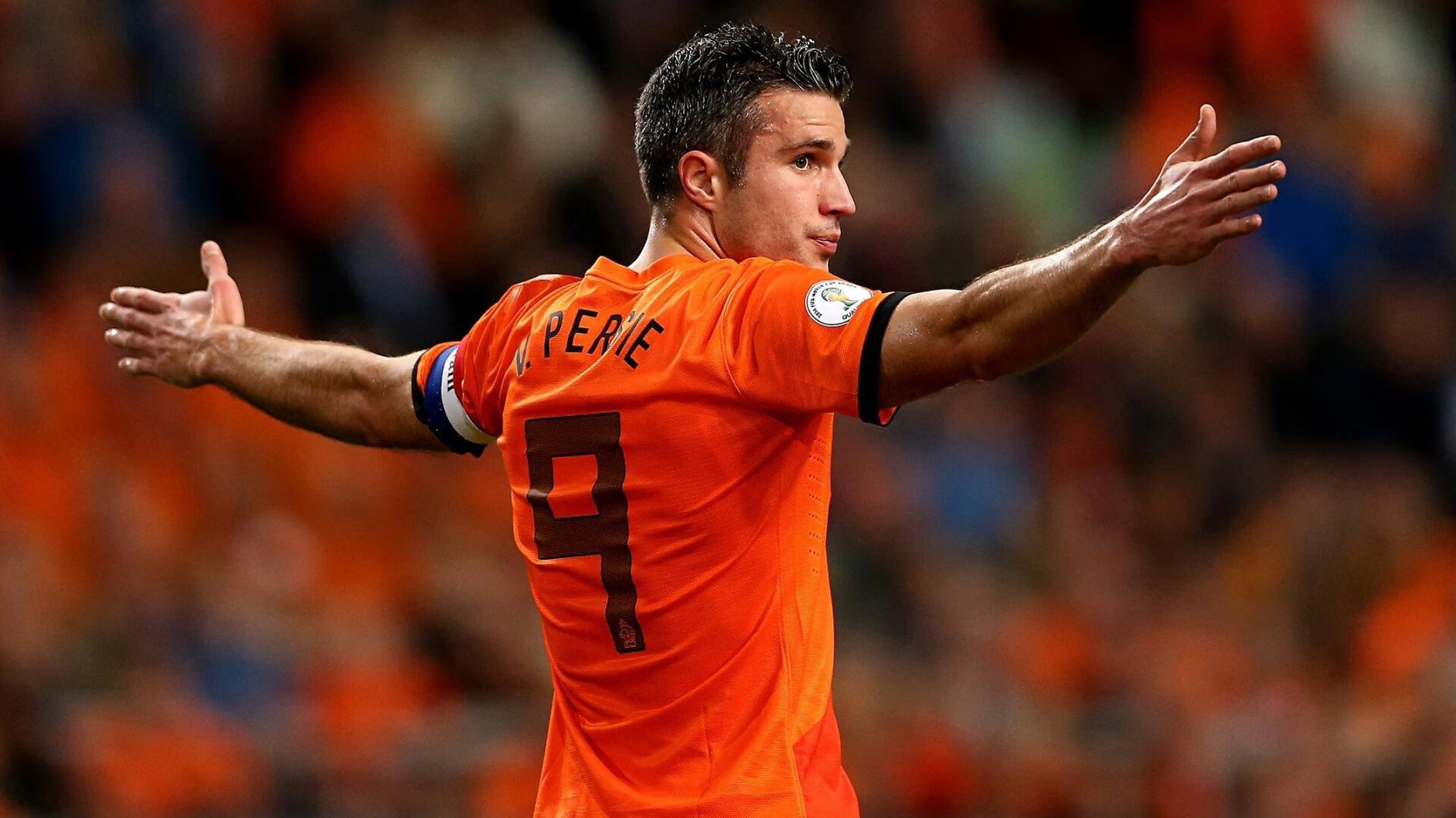 保罗乔治抢篮板受伤退出比赛