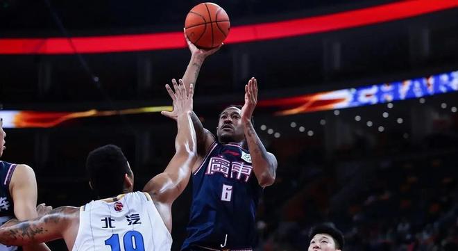 cba1819赛季常规赛第七轮广东对新疆的比赛